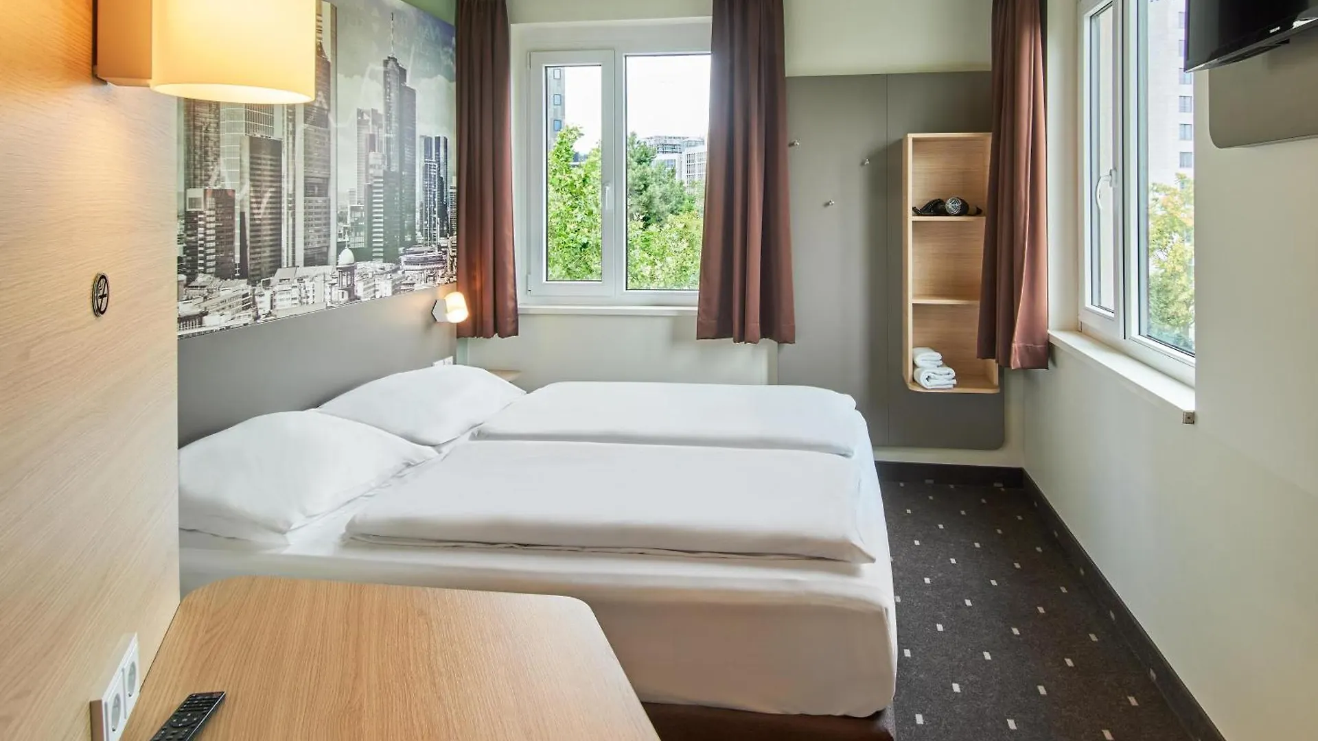 ***  B&B Hotel Frankfurt-West Eschborn Alemanha
