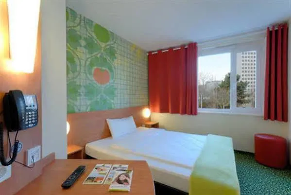 ***  B&B Hotel Frankfurt-West Eschborn Alemania